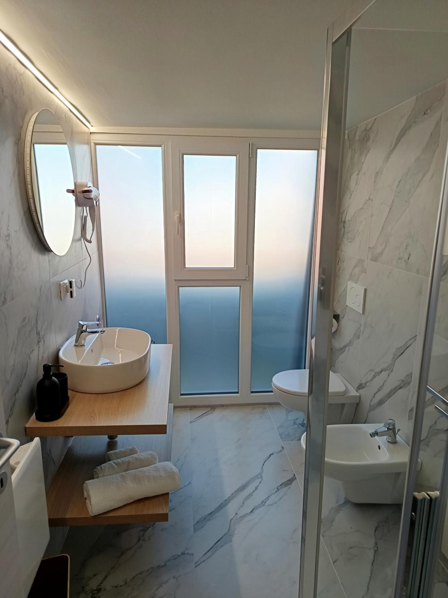 Sky View With Swimming Pool, Ac, Wifi, M2 Frühstückspension Mailand